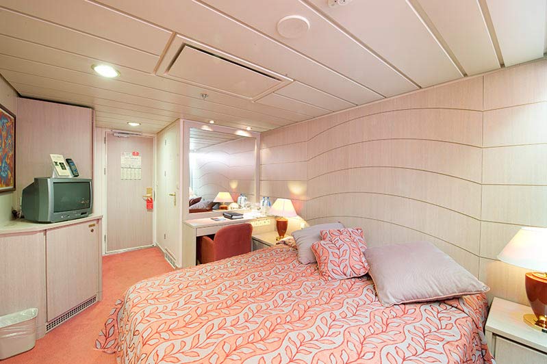 cabin img