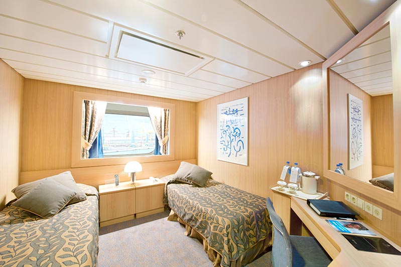 cabin img