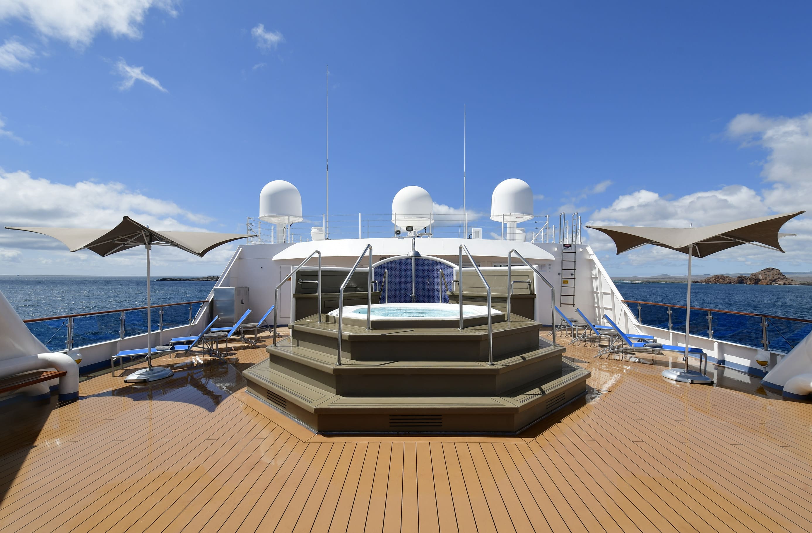 XPEDITION-Jacuzzi-6888-HIGH