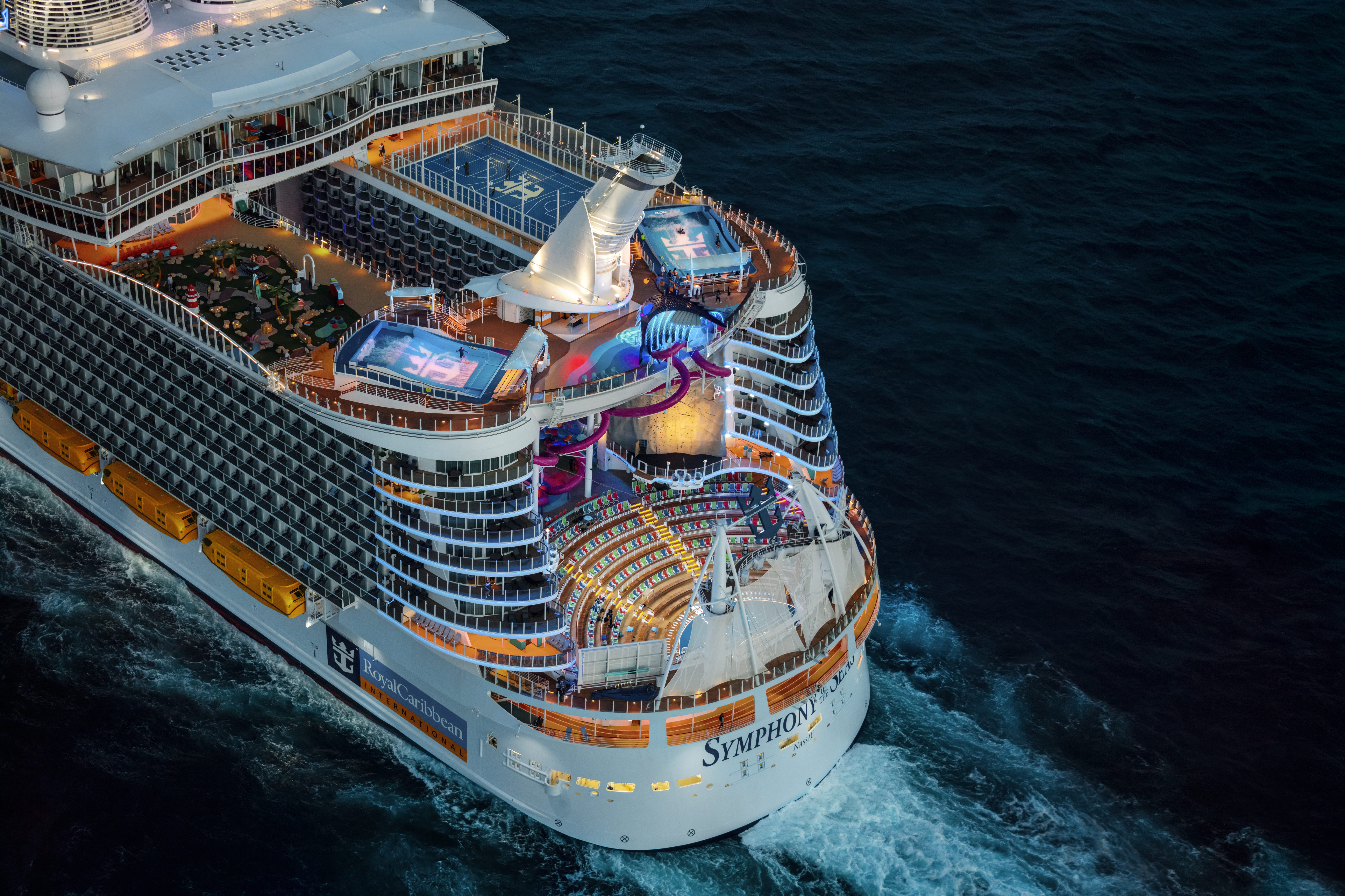 Новый лайнер. Лайнер Simfonia of the Seas. Симфония морей Symphony of the Seas. Круизный лайнер Royal Caribbean. Symphony of the Seas круизный лайнер.